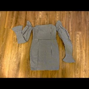🖤🖤Body con off shoulder gingham dress, XL. 🤍🤍